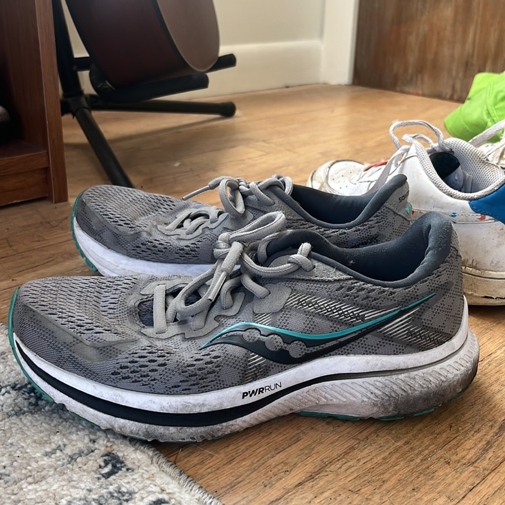 Shoes - Picture 5 of 9